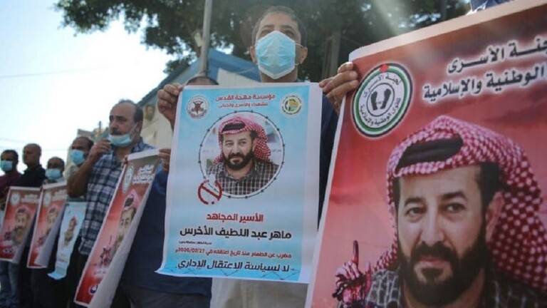 حياة "الأخرس" على المحك في سجن إسرائيلي!