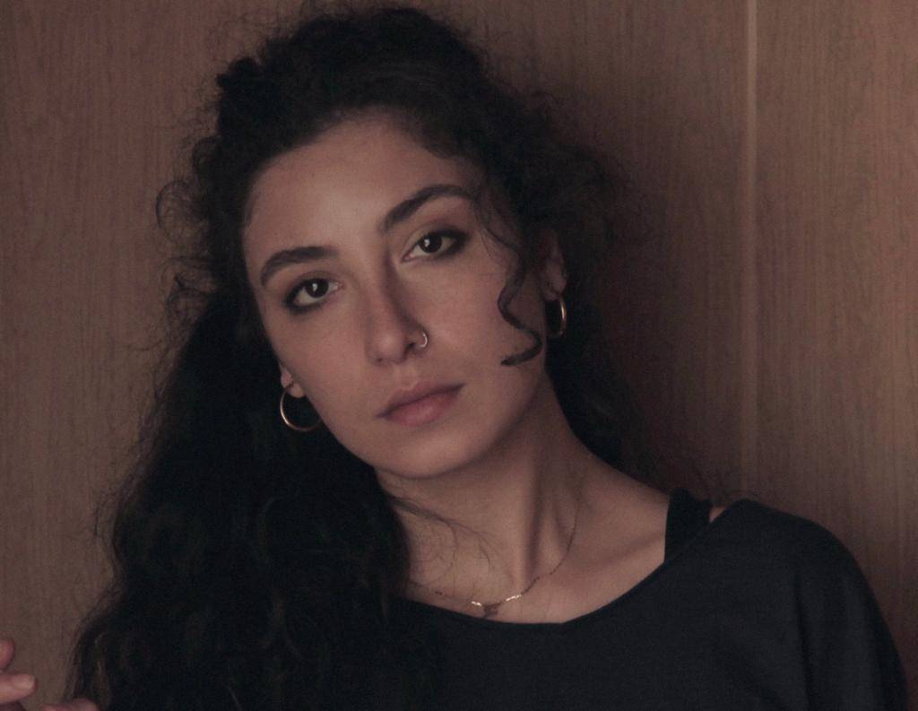 مع انطلاق"تلفزيون الثورة"...لمياء غندور: انتظروني في هذا البرنامج السياسي والكوميدي قريباً!