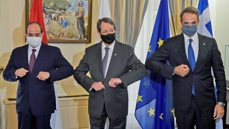 السيسي يهاجم ضمنيا سياسة تركيا "الابتزازية" ورئيس وزراء اليونان يتهم أنقرة بـ"تهديد استقرار" المنطقة