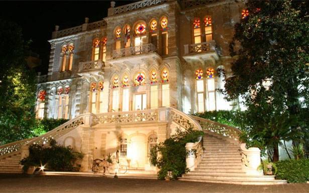 السفيرة الفرنسية بصحة جيدة وتتابع أعمالها من قصر الصنوبر