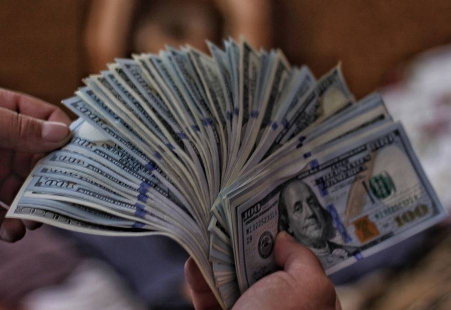 تزامنًا مع تكليف الحريري... الدولار ينخفض