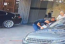 بالفيديو: لحظة إصابة مواطن برصاص الإبتهاج بالحريري