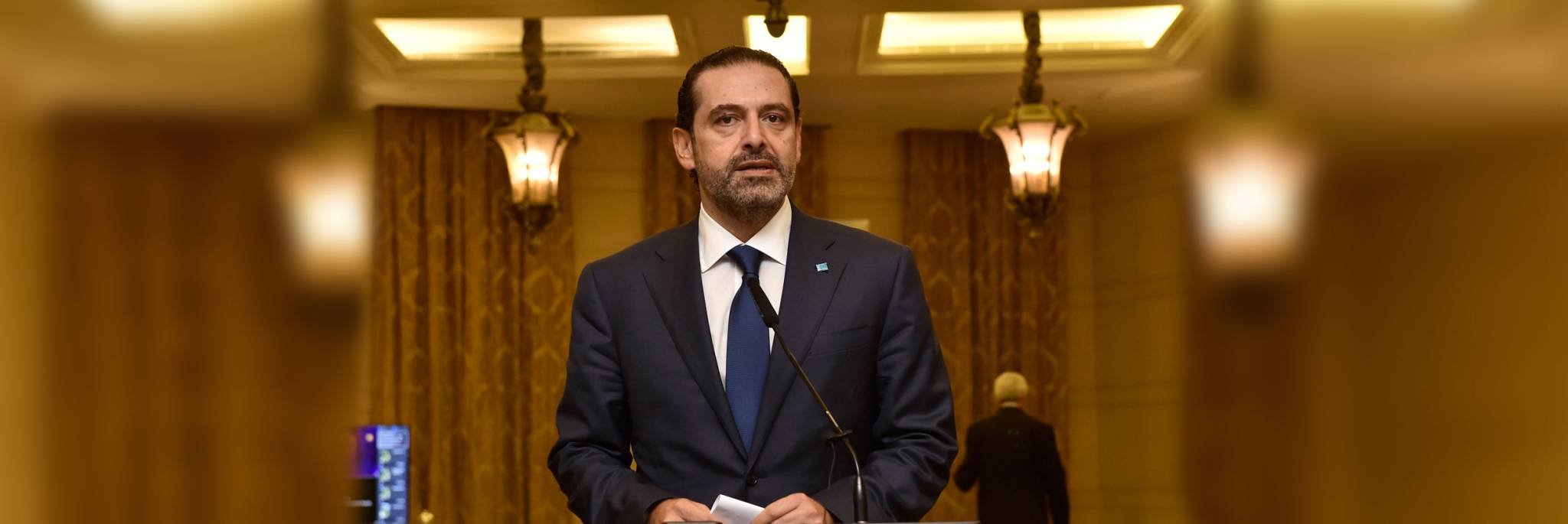 واشنطن تمضي بخطة العقوبات لمحاصرة حزب الله... والمقاومة تزيد من طاقاتها وجهوزيتها
الحريري سينجح في مهمته الصعبة لفهمه واقع الكتل النيابية والتركيز على كامل المبادرة الفرنسية للإصلاح
الدولار انخفض بأسبوعين «ألفي ليرة» وتوقع استمرار هبوطه الى «5 آلاف ليرة» عند اعلان تشكيل الحكومة