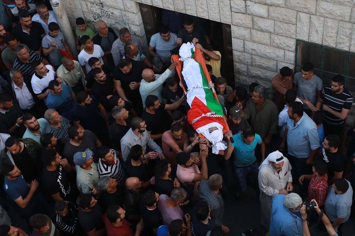 جيش العدو قتل شاباً فلسطينياً بأعقاب البنادق في الضفة