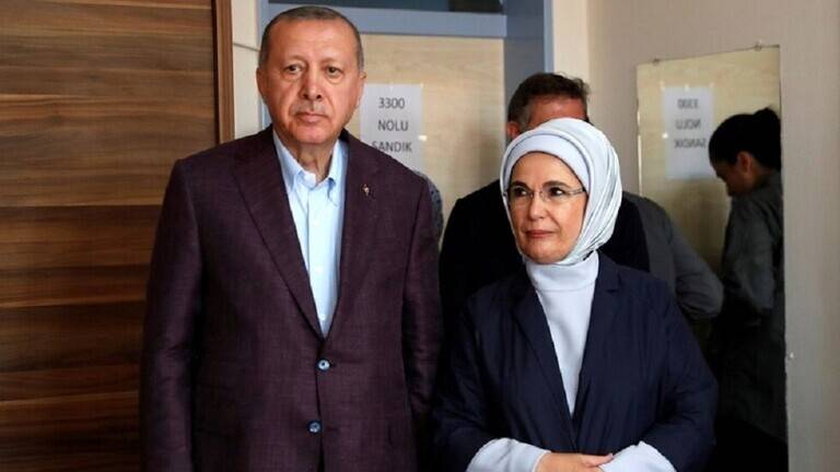 عقيلة أردوغان مطالبة بالتخلي عن حقائبها اليدوية الفرنسية