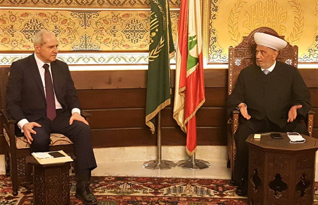 دريان اطلع من نقيب محامي بيروت على مبادرة النقابة 
خلف: خطة وطنية متكاملة لاعادة تشكيل السلطة وانقاذ الوطن