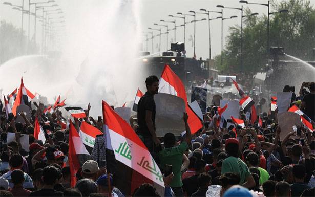 العراق: احياء احتجاجات «تشرين» وإصابة 171 متظاهرا