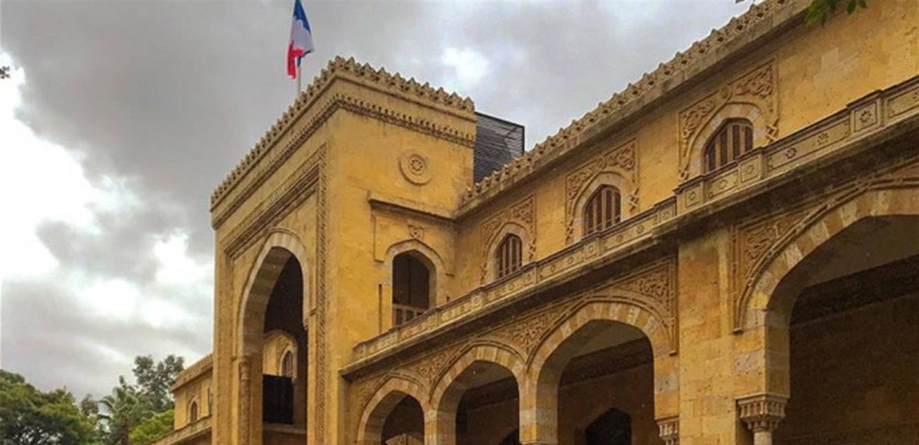 ما صحة الأنباء عن إلقاء قنبلة على السفارة الفرنسية؟