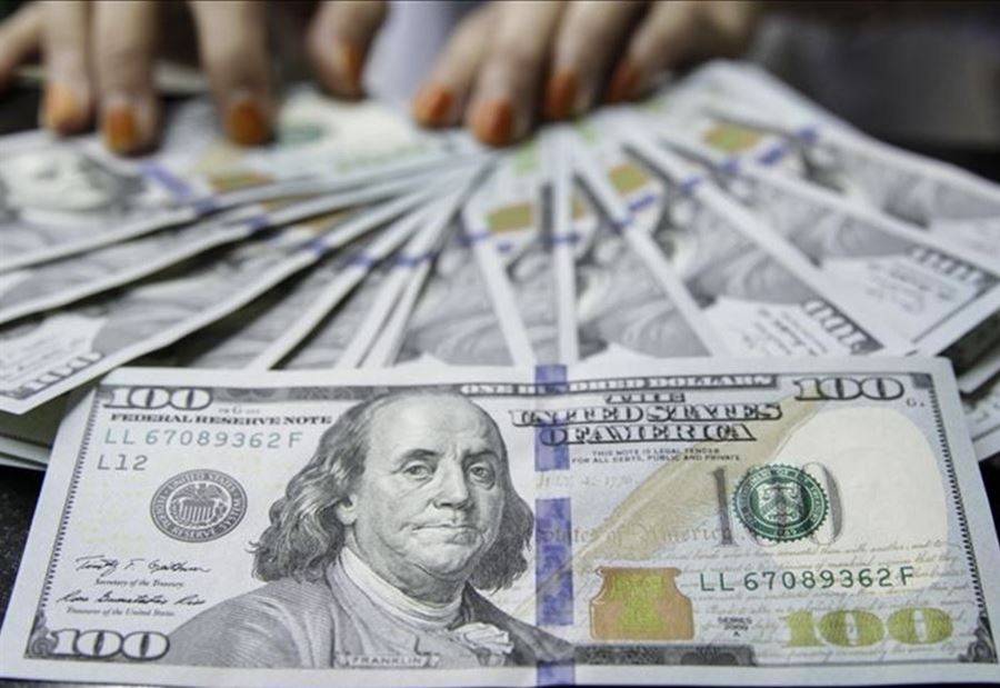 كيف أقفل سعر الدولار في السوق السوداء؟