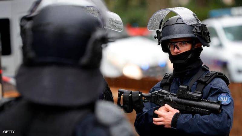الشرطة الفرنسية: اعتقال شخص بعد حادثة طعن في نيس