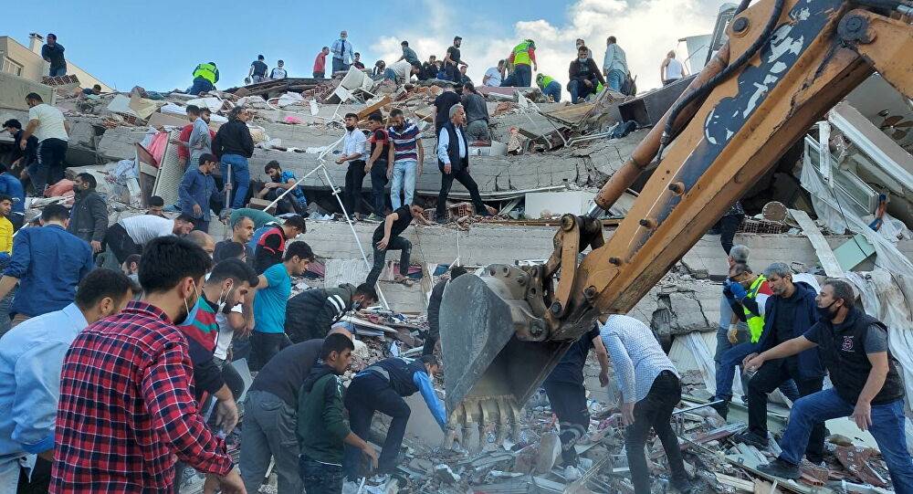 ارتفاع عدد قتلى زلزال إزمير غربي تركيا إلى 24 والإصابات إلى 804