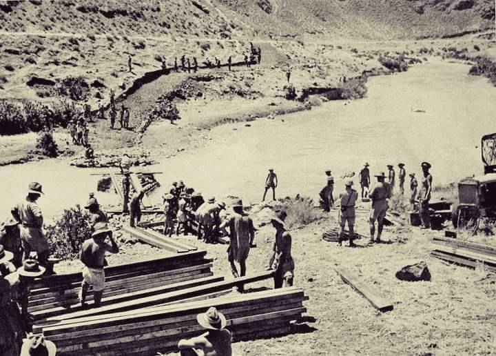 صورة نادرة للقوات الأسترالية وهي تعبر نهر الليطاني