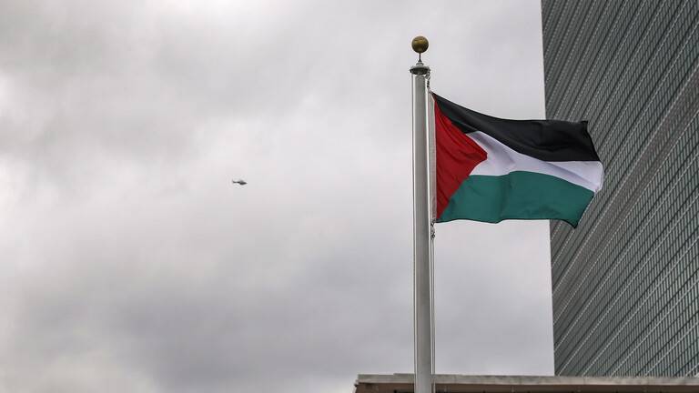 للشهر الخامس على التوالي.. الموظفون في فلسطين يحصلون على نصف الراتب