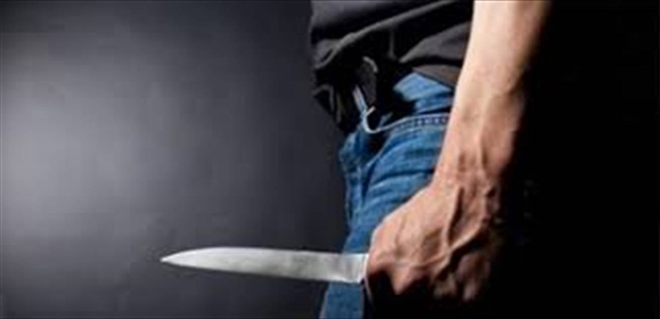 بسبب رفضها الزواج منه.. صديق الممثلة يطعنها في الشارع