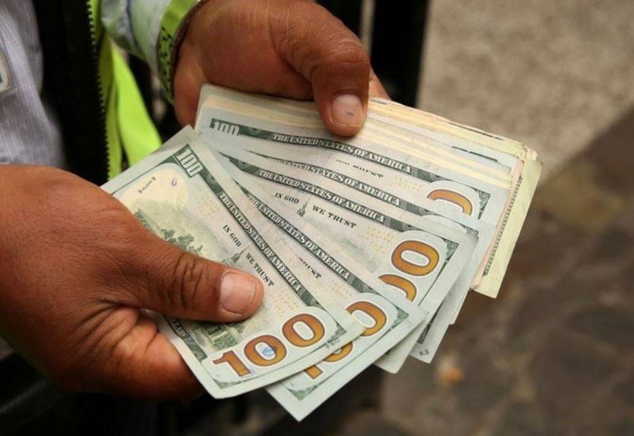 كيف أقفل دولارُ السوقِ السوداء مساء اليوم؟