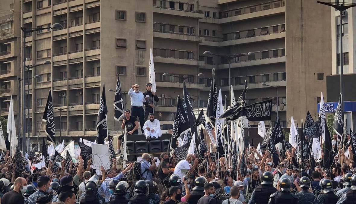 التظاهرة أمام قصر الصنوبر ردّة فعل شعبيّة لا تُعبّر عن موقف الدولة الرسمي
المبادرة الفرنسية تضمن عمل الحكومة الجدّي وإن جرى اعتماد مبدأ المحاصصة