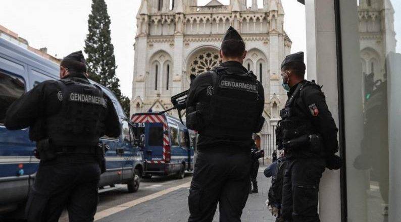 الشرطة الفرنسية تتعامل مع "حادث خطير" في ليون وأنباء عن إصابة كاهن