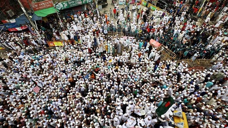 أكبر جماعة إسلامية في بنغلادش تمهل الحكومة يوما واحدا لقطع العلاقات مع فرنسا