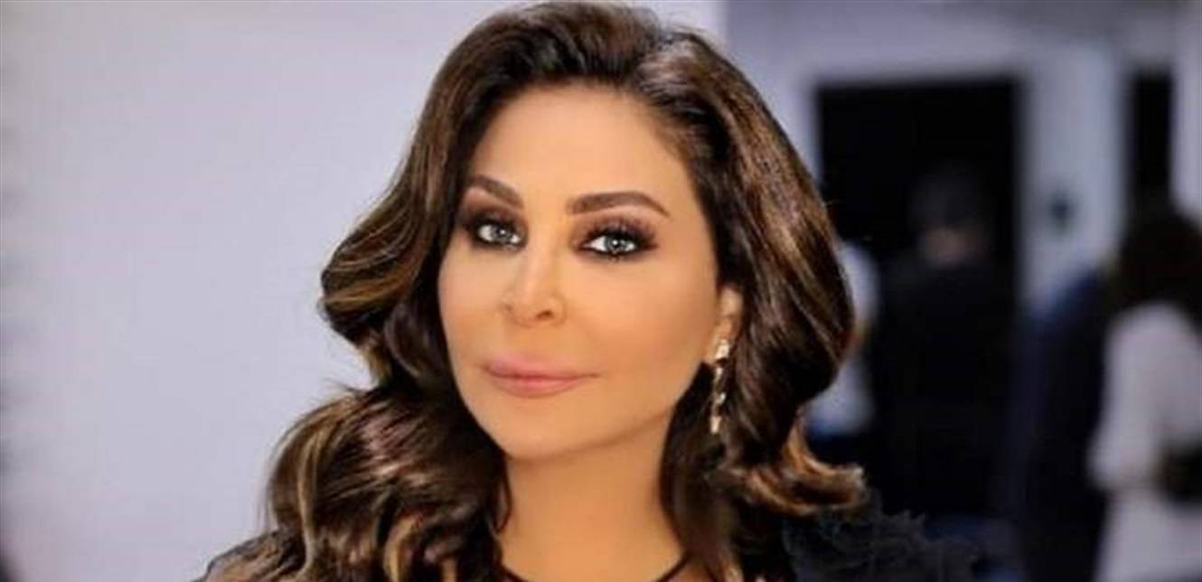 إليسا تستمتع بأشعة الشمس على الشاطئ (صورة)