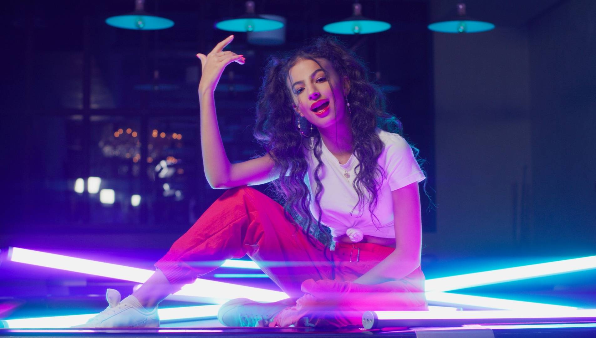 Alya تُوقّع عقد تعاون مع Universal Music MENA وتُطلق Hung Up