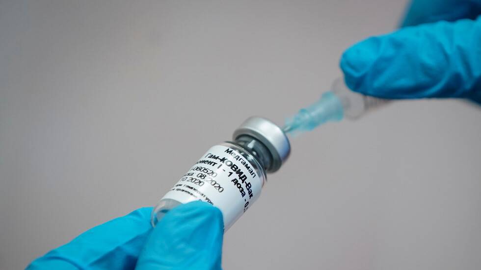 مركز طبي إسرائيلي يطلب 1.5 مليون جرعة من اللقاح الروسي ضد كورونا
