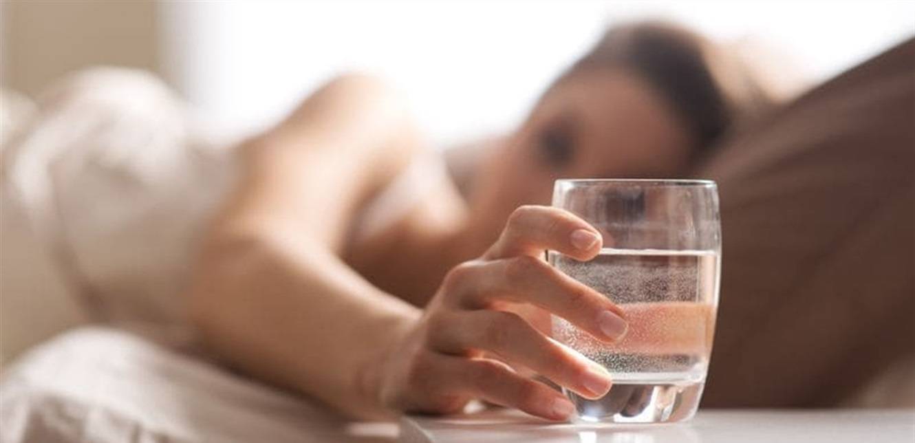 لن تصدّق مدى تأثير شرب الماء الدافئ صباحاً على جسمك!