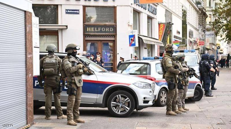 مداهمة أكثر من 60 موقعا بالنمسا في إطار مكافحة الإرهاب