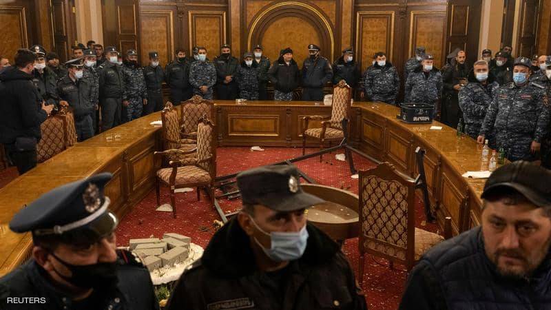 الشرطة الأرمينية ا تستعيد السيطرة على مقري الحكومة والبرلمان