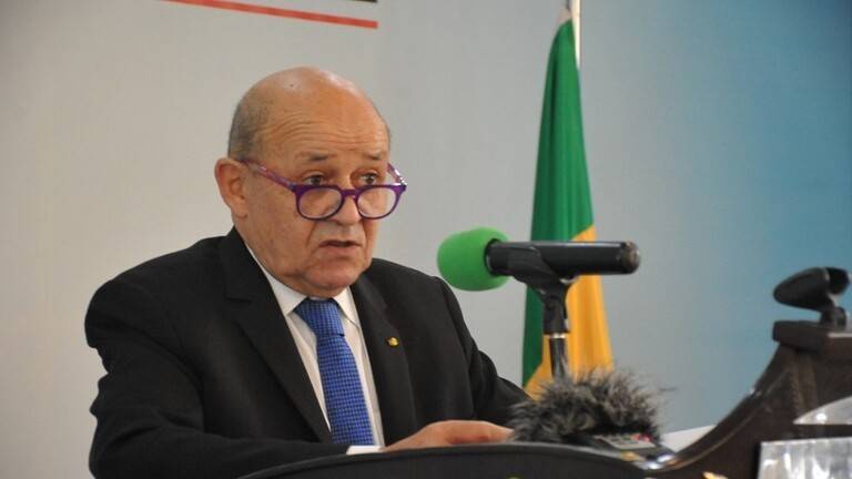 فرنسا تنقل رسالة للأزهر بشأن الإسلام وشيخه الأكبر يرد