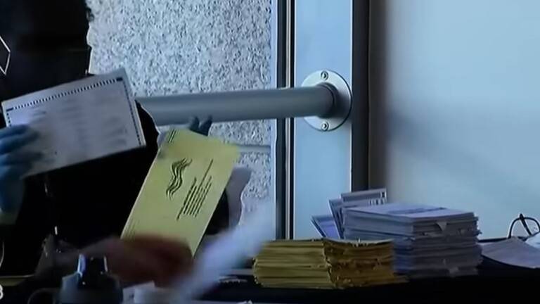 قاموا من القبور كي يصوتوا.. "فوكس نيوز" تروي قصص تزوير في الانتخابات الأمريكية