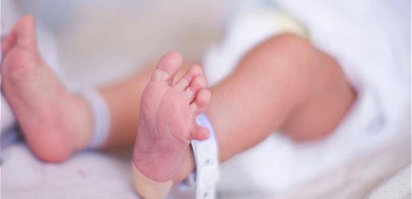 بعد 14 صبياً.. زوجان يرزقان أخيراً بمولودة أنثى!