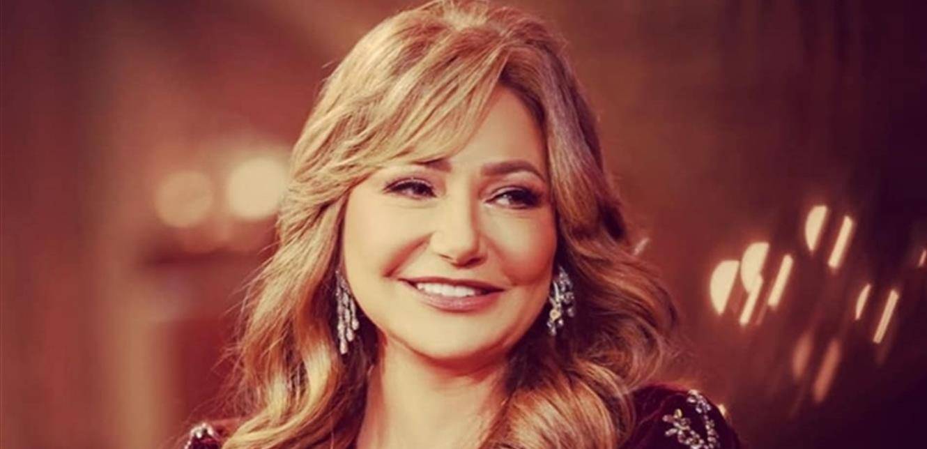 أسرار تُكشف عن ليلى علوي.. رفعت سيارة بيدها فهرب خطيبها! (فيديو)