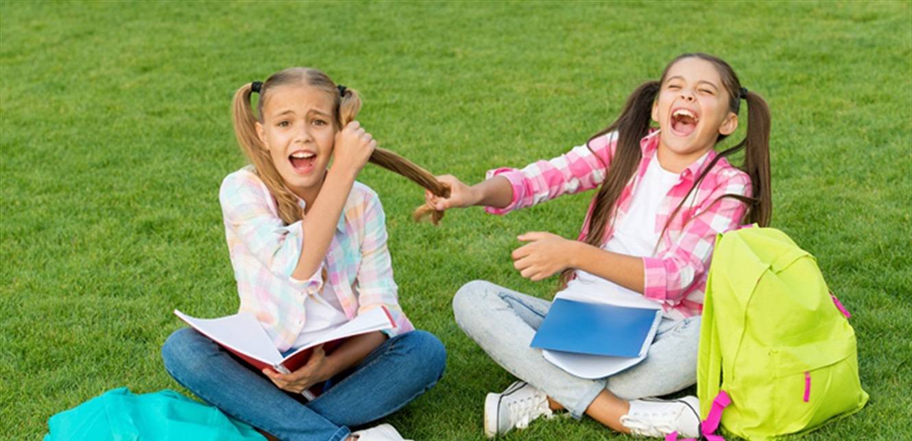5 طرق لمساعدة طفلك على التعامل مع الصديق السيئ