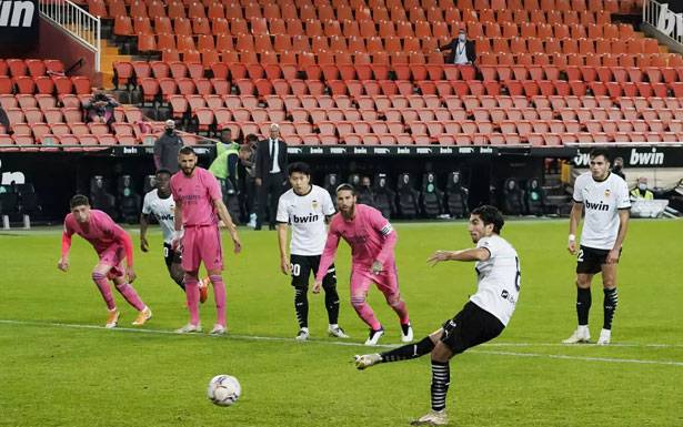 زيدان يتلقى ثالث أسوأ هزائمه مع ريال ويتحمل بمفرده فاتورة رباعية فالنسيا