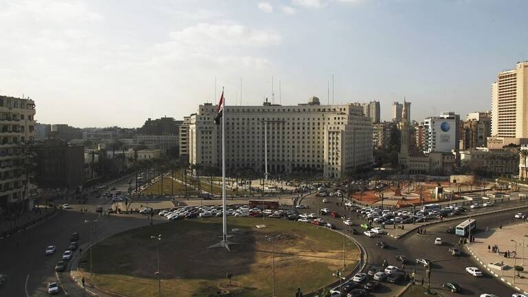 مصر.. رجل يضرم النار في جسده بميدان التحرير في القاهرة