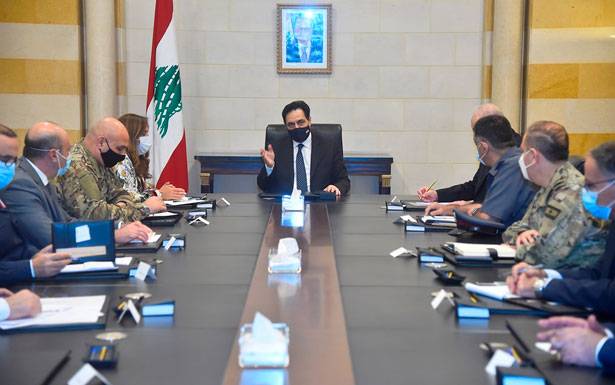 بحث تأمين المساعدات لمواجهة «كورونا» دياب ترأس اجتماعاً لتطبيق قرار الاقفال: تدوين عقوبة عدم وضع الكمامة في السجل العدلي