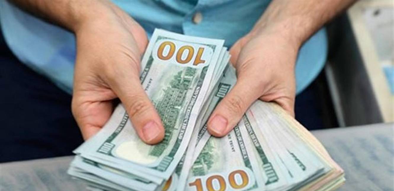 السوق السوداء تفتتح صباح اليوم على تراجع بسعر صرف الدولار