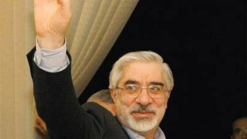 إيران تعلن إصابة موسوي وزوجته بفيروس كورونا
