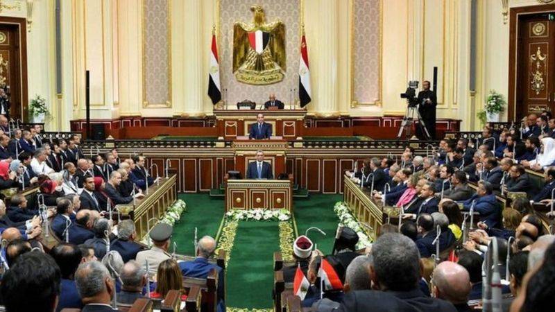 قانون فصل الموظفين في مصر: قاتل للأمان الوظيفي أم ضامن للمصلحة الوطنية؟