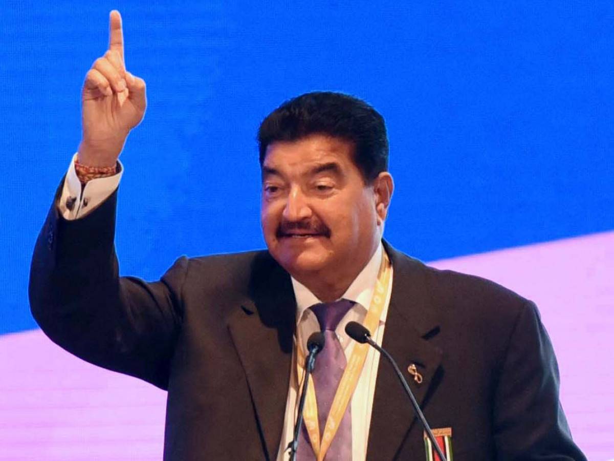 مؤسس "إن إم سي" يعلن مجدداً نيته العودة للإمارات لدحض اتهامه بالفساد