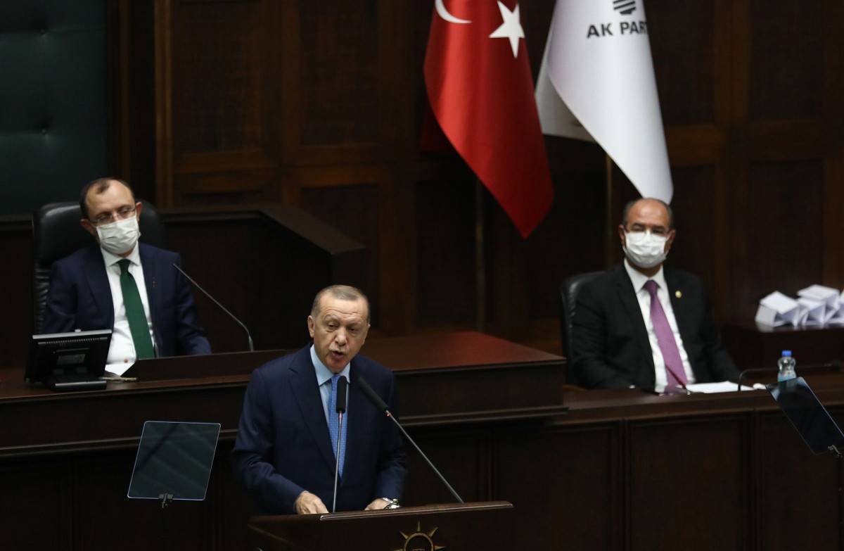 اتجاه أردوغان إلى آليات السوق يثير شهية المستثمرين.. لكن إلى متى؟
شكوك حول التزام أردوغان بما أعلنه وعودته لتوجيه الاتهامات إلى "لوبي أسعار الفائدة"
الليرة التركية قفزت 10% أمام الدولار الأسبوع الماضي بعد إشارات رفع أسعار الفائدة