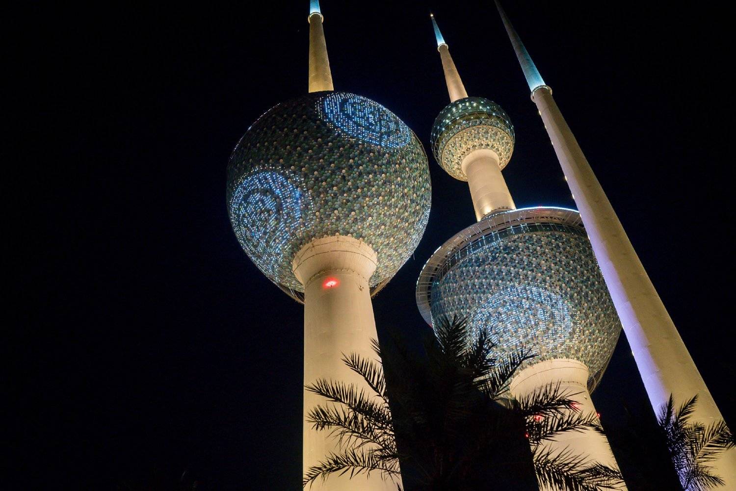 "كورونا" يحول ميزانية الكويت إلى عجز بمليار دينار في الربع الأول
العجز جاء رغم عدم خصم نصيب احتياطي الأجيال القادمة
الإيرادات: الكويت النفطية أقل بـ71% مقارنة بالربع الأول من العام الماضي
الإيرادات غير النفطية في 3 أشهر لم تزد عن 2.8% من المقدر لكامل العام المالي