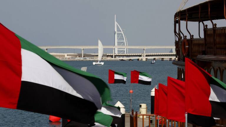 سفير الإمارات لدى واشنطن: العلاقة مع قطر "ليست على قائمة أولويات أي شخص"