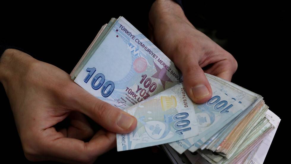 بعد ارتفاع وصل إلى 12%.. الليرة التركية تنخفض مجددا