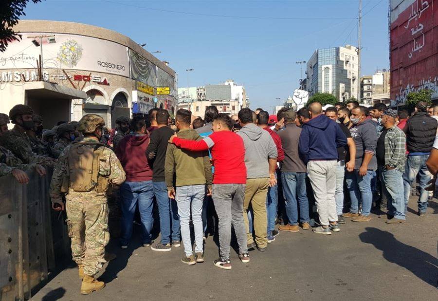حاول إحراق نفسه خلال اعتصام في طرابلس