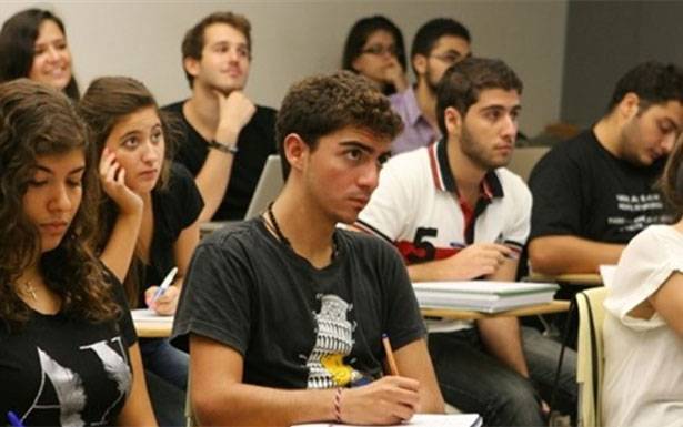اهالي الطلاب في الخارج:سنصعّد تحركنا ولكن الاقفال يؤخرنا