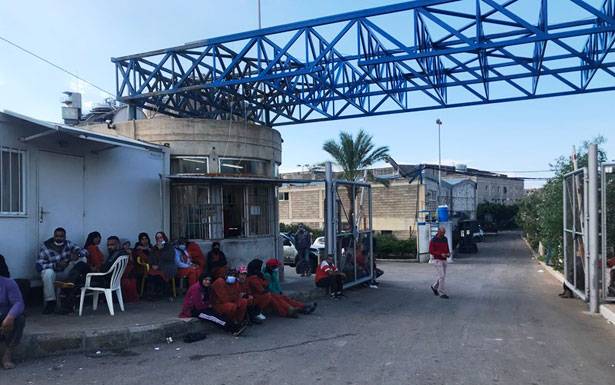 العاملون في معمل فرز الــنــفايات في صيدا اعـــلــنـــوا الاضراب بسبب تـــدنـــــي رواتبهم