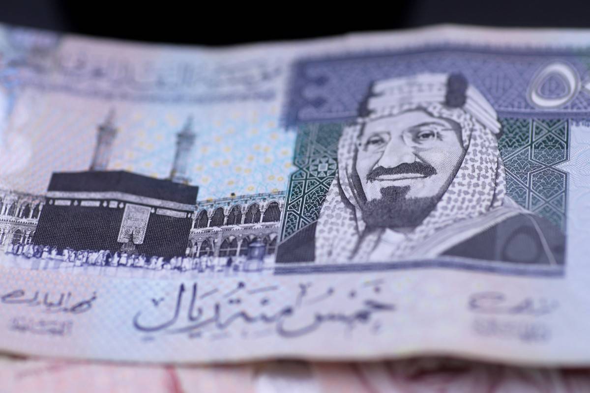 الديون السعودية تتفوق على نظرائها بينما يستعد تجار السندات لـ"بايدن"
منحت السندات الدولارية للمملكة المستثمرين متوسط ​​عائد بنحو 10 بالمئة هذا العام حتى 13 نوفمبر
عائدات السندات السعودية ترتبط ارتباطاً وثيقاً بسندات الخزانة الأمريكية أكثر من نظيراتها في الدول النامية