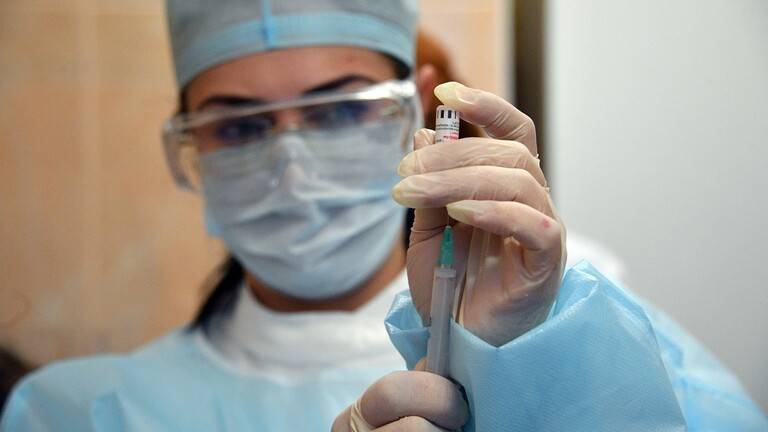 ماذا وراء اهتمام إسرائيل وهنغاريا بلقاح "سبوتنيك V" الروسي؟