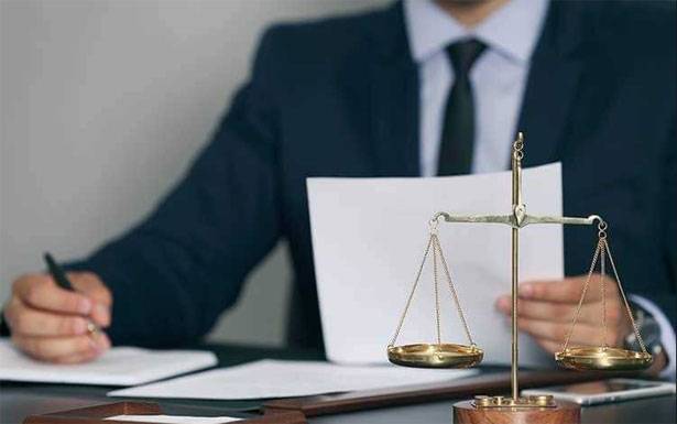 القاضي المنفرد يفصل مسألة الدفع: بالدولار أم بالعملة الوطنية؟